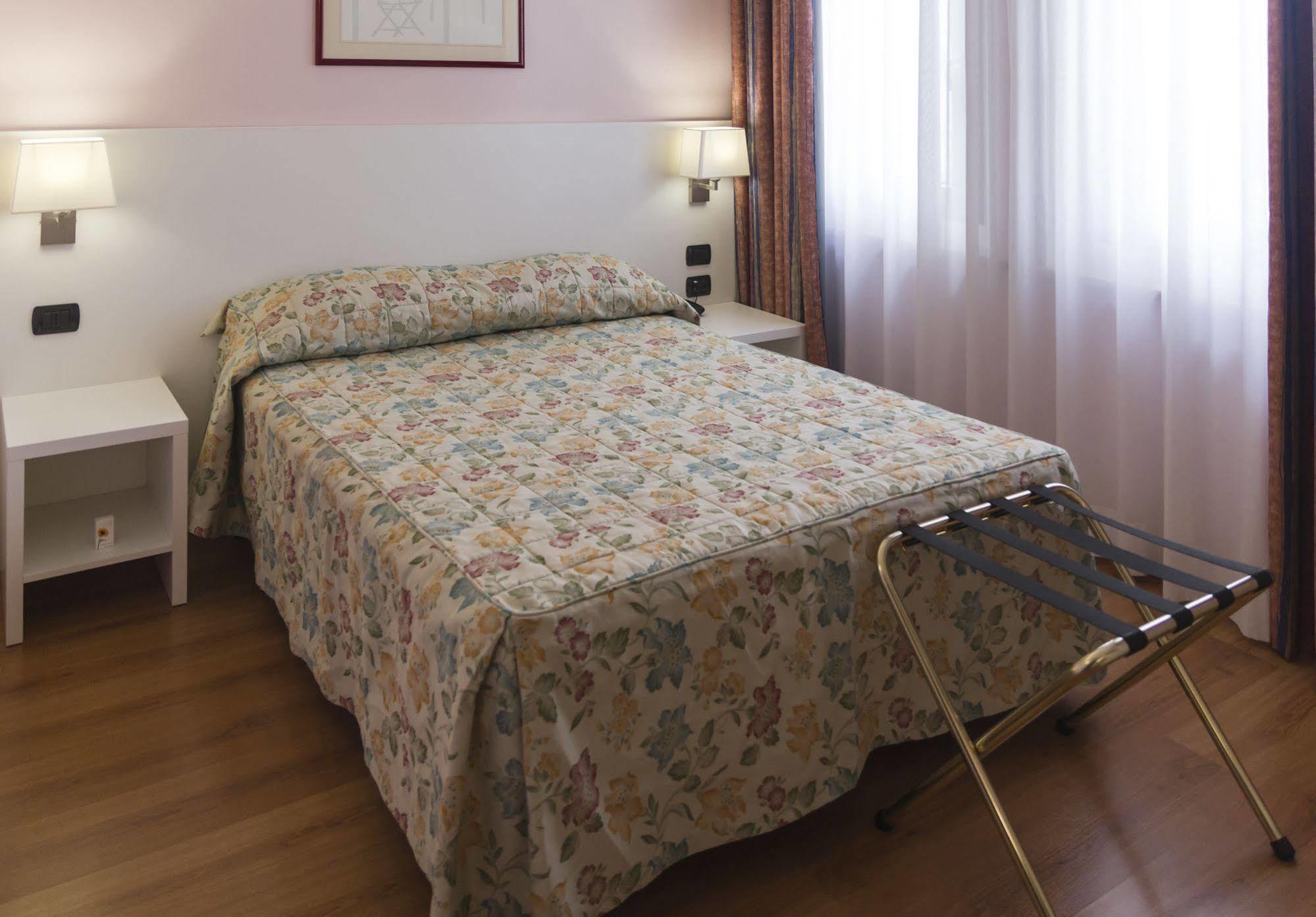 Hotel Pico Mirandola Exterior photo