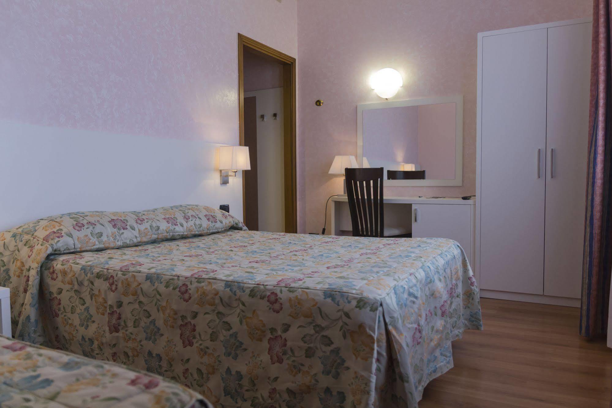 Hotel Pico Mirandola Exterior photo