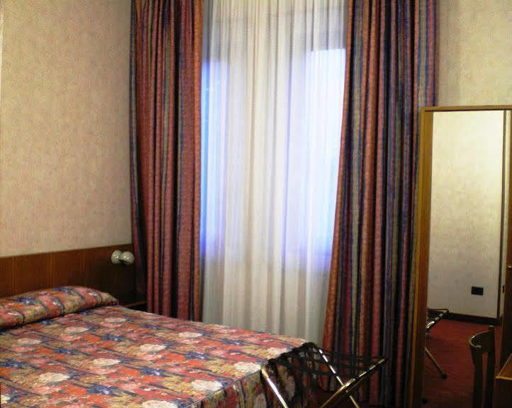 Hotel Pico Mirandola Exterior photo